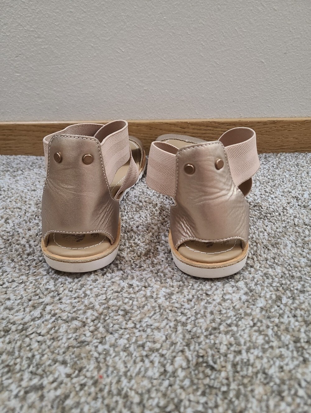 Sorel Ella II Metallic Gold Tan Leather Ankle Strap Flat Sandals - Picture 4 of 6